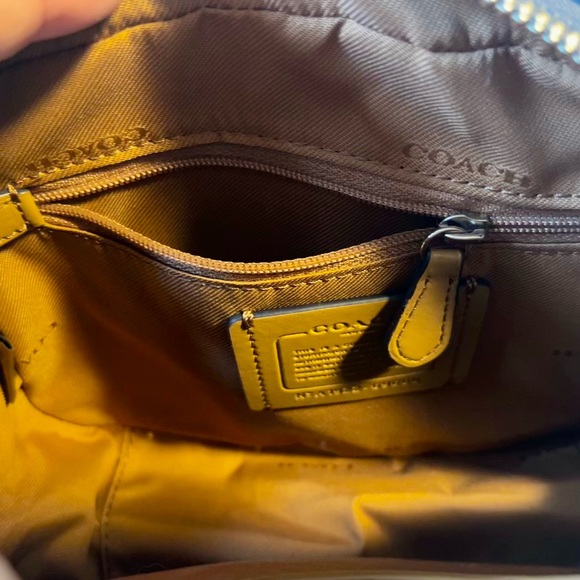 RARE Coach Camera Bag With Hawaiian Print - Picture 4 of 6